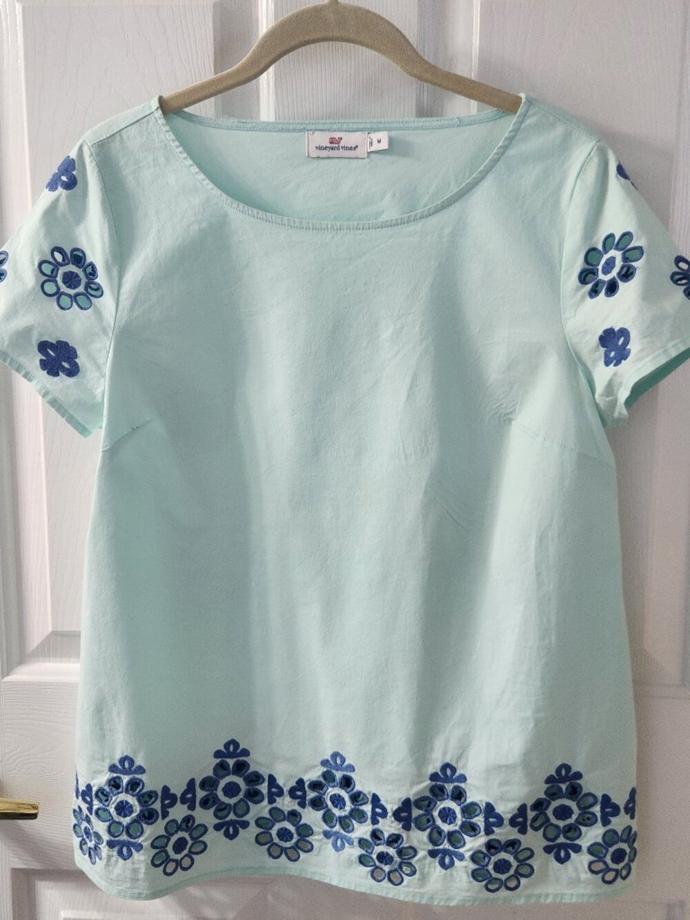 Vineyard Vines Aqua Mint floral embroidered Top Size Medium 100% cotton